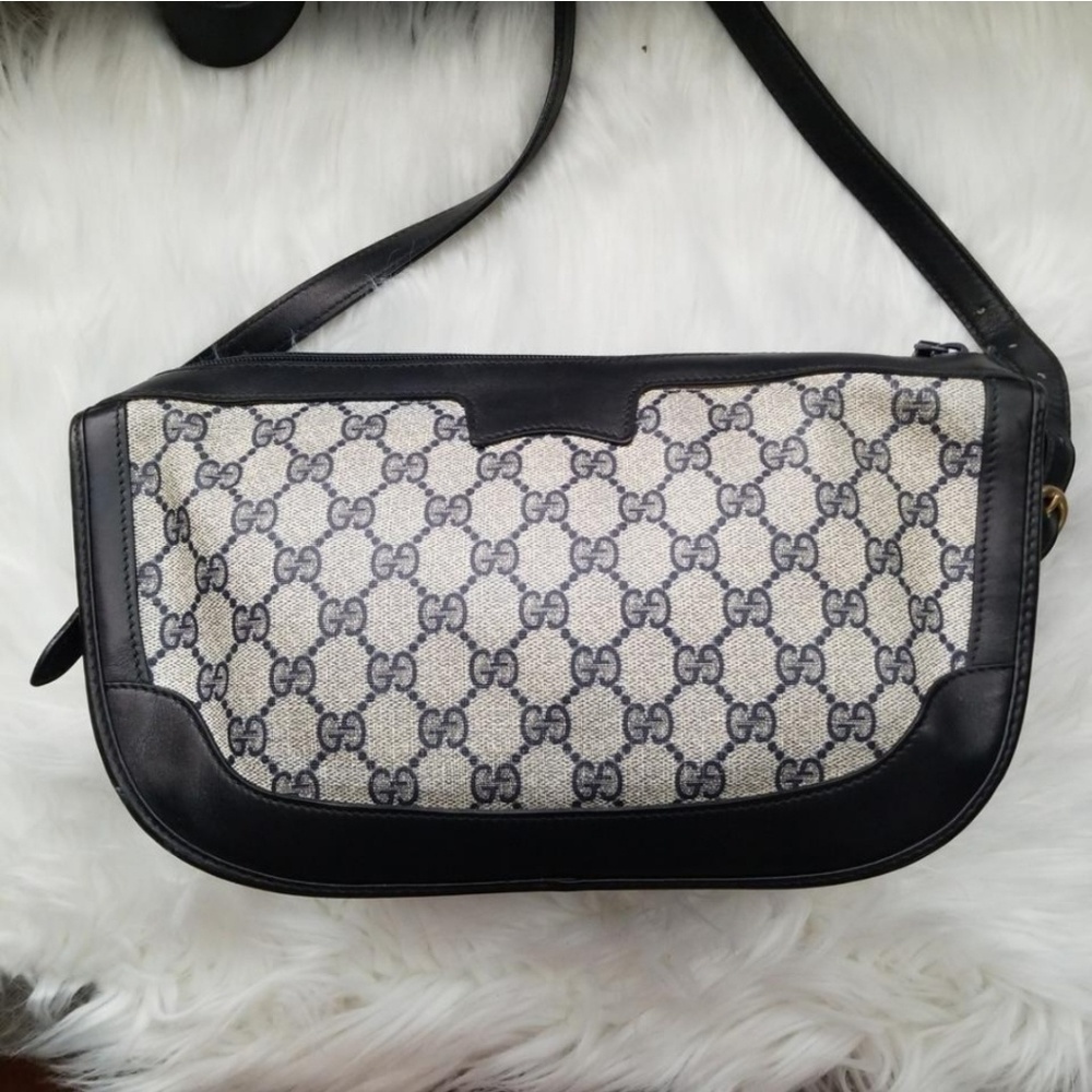 Authentic Vintage Gucci Crescent Shoulder Bag - Picture 4 of 8